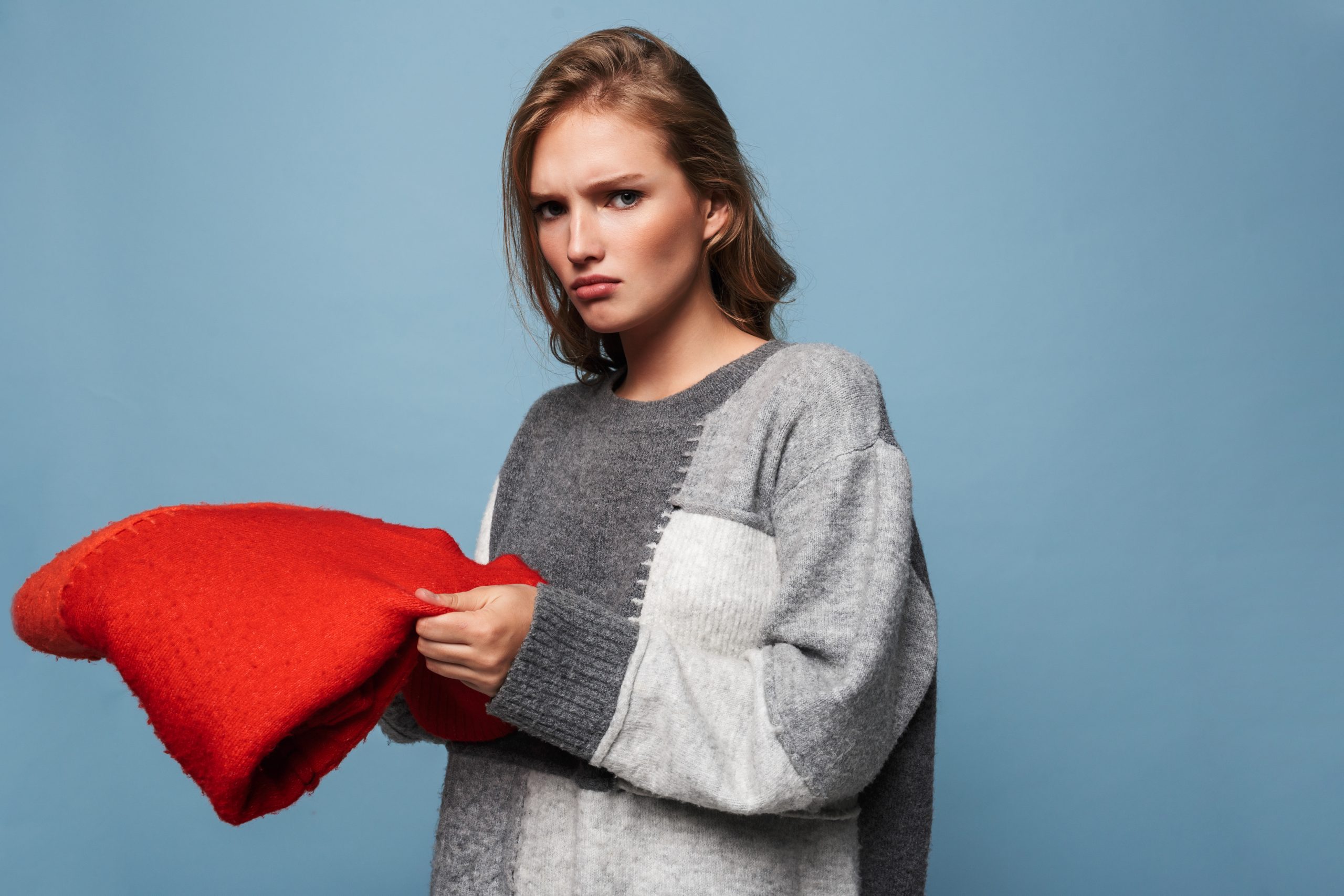 Sfilcowany sweter – jak go uratować? | Saler.pl - Wyprzedaż i promocje  modowe