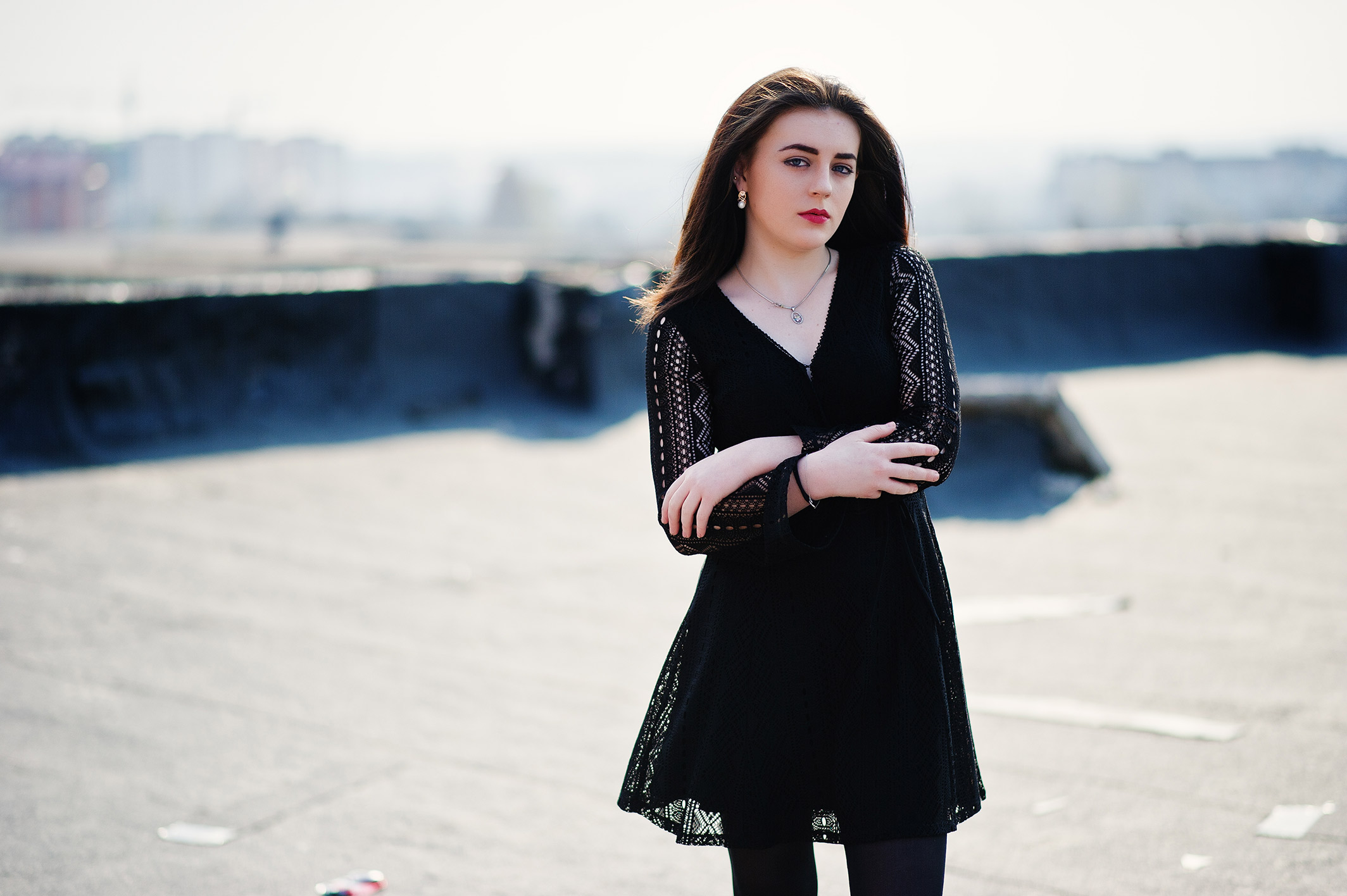 Jaką sukienkę włożyć do czarnych rajstop? Modne stylizacje + poradnik |  Saler.pl - Wyprzedaż i promocje modowe