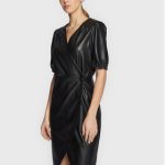 naf-naf-sukienka-z-imitacji-skory-elune-thnr3-czarny-slim-fit