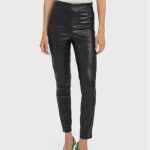 vero-moda-spodnie-z-imitacji-skory-lana-10269992-czarny-slim-fit