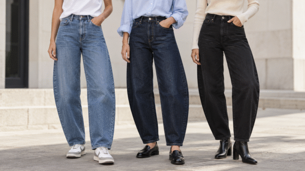 Trzy stylizacje z jeansami barrel: z T-shirtem i sneakersami, koszulą i mokasynami oraz golfem i botkami.